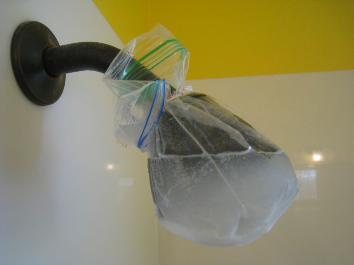 Bí quyết đơn giản làm sạch vòi sen bị tắc nước khi dùng